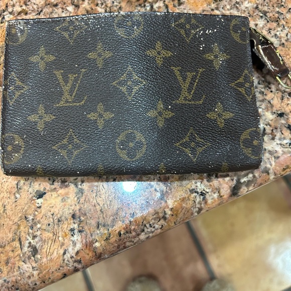 Louis Vuitton Monogram Bucket Bag
Authentic - Picture 4 of 8